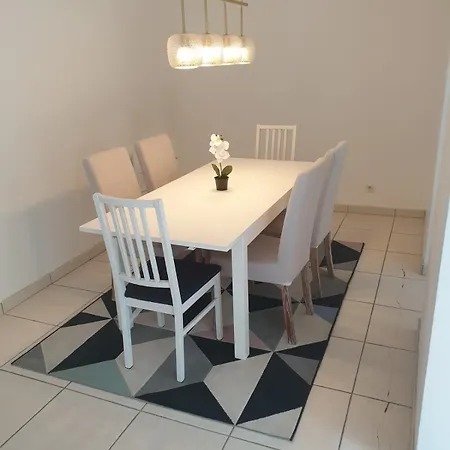 Maison 150m2 Jardin A Louer En Entier, Centre Chartrons, 3 3 Salles De Bains 1 Canape-lit Llllnumero De Telephone Dans L'annonce Si Questionlll 民宿 波尔多